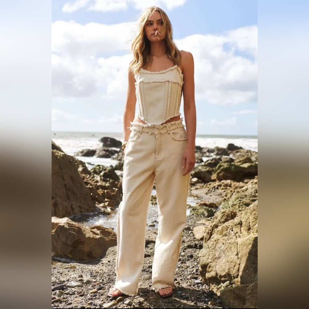 MELLO Raw Hem Wide Leg Bleach Denim Pants; Size L